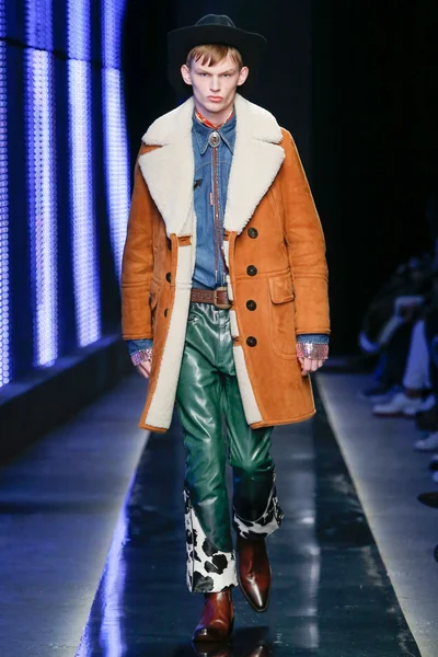 Look 34